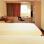 Ibis Sur Seine - Gennevilliers 3* Épinay-sur-Seine
